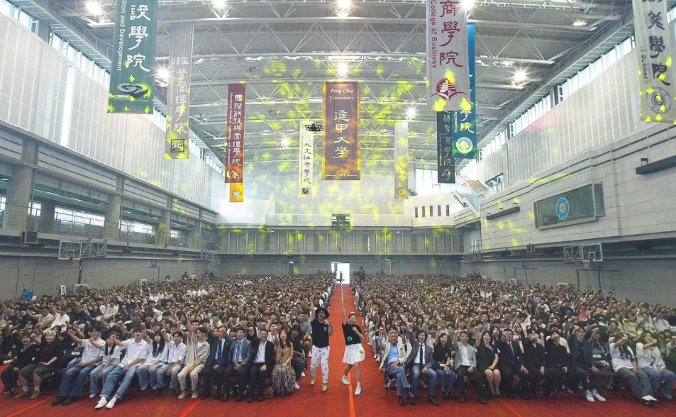 逢甲4,000新鮮人開箱共善樓